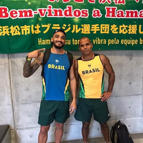 Daniel Mendes (à direita) ao lado do seu atleta-guia