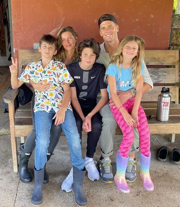 Gisele Bündchen, Tom Brady, e os filhos Jack, Benjamin e Vivian