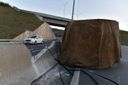 Bobina de aço se desprende de carreta e cai na BR 101, em Viana(Fernando Madeira)