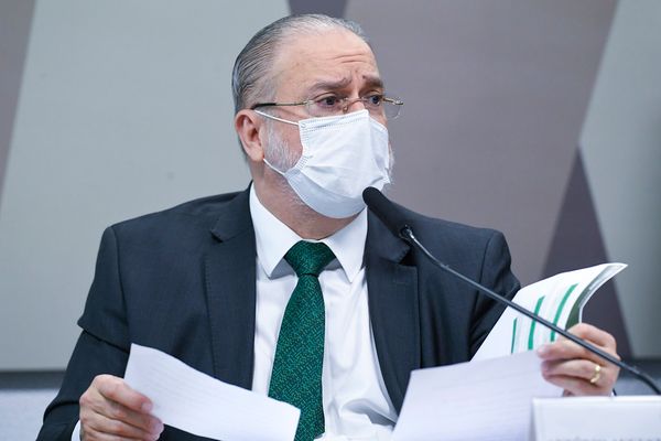 Em pronunciamento, à mesa, indicado para recondução ao cargo de procurador-geral da República, com mandato de dois anos, Antônio Augusto Brandão de Aras.
