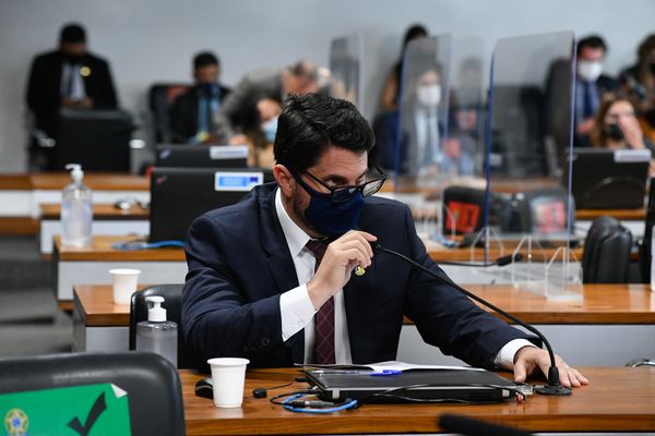 Senador Marcos do Val durante sabatina do procurador-geral da República, Augusto Aras, na CCJ do Senado
