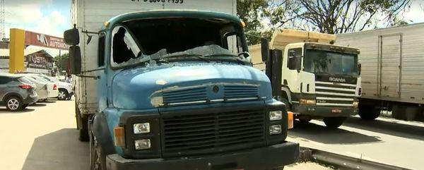 Motorista fura pneus e destrói porta de caminhão durante briga de trânsito na Serra