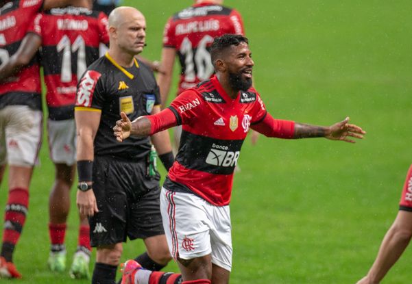 Rodinei marcou o terceiro gol do Flamengo no jogo