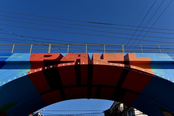 Viaduto de Paul recebe pintura 3D e homenagem aos Catraieiros por Fernando Madeira