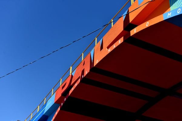 Viaduto de Paul recebe pintura 3D e homenagem aos Catraieiros por Fernando Madeira
