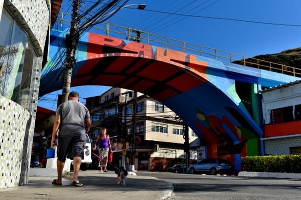 Viaduto de Paul recebe pintura 3D e homenagem aos Catraieiros por Fernando Madeira
