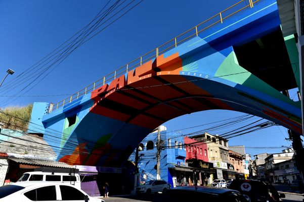 Viaduto de Paul recebe pintura 3D e homenagem aos Catraieiros por Fernando Madeira