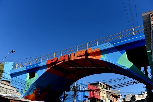 Viaduto de Paul recebe pintura 3D e homenagem aos Catraieiros por Fernando Madeira