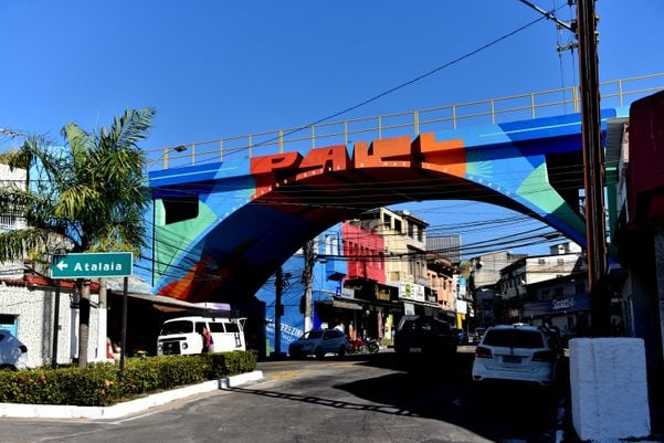 Viaduto de Paul recebe pintura 3D e homenagem aos Catraieiros por Fernando Madeira