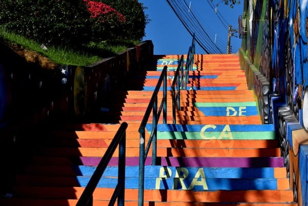 Viaduto de Paul recebe pintura 3D e homenagem aos Catraieiros por Fernando Madeira