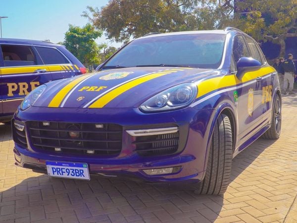 Carros de luxo que viraram viaturas policiais