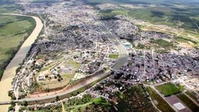 Acidente no balneário de São Mateus envolveu cinco veículos e deixou pai e filho feridos; Secretaria Estadual das Mulheres abriu um processo administrativo para apurar o caso