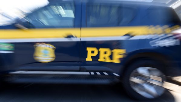 Batida entre uma Honda CG e um Hyundai Creta ocorreu na noite de segunda-feira (9), no km 105 da rodovia federal