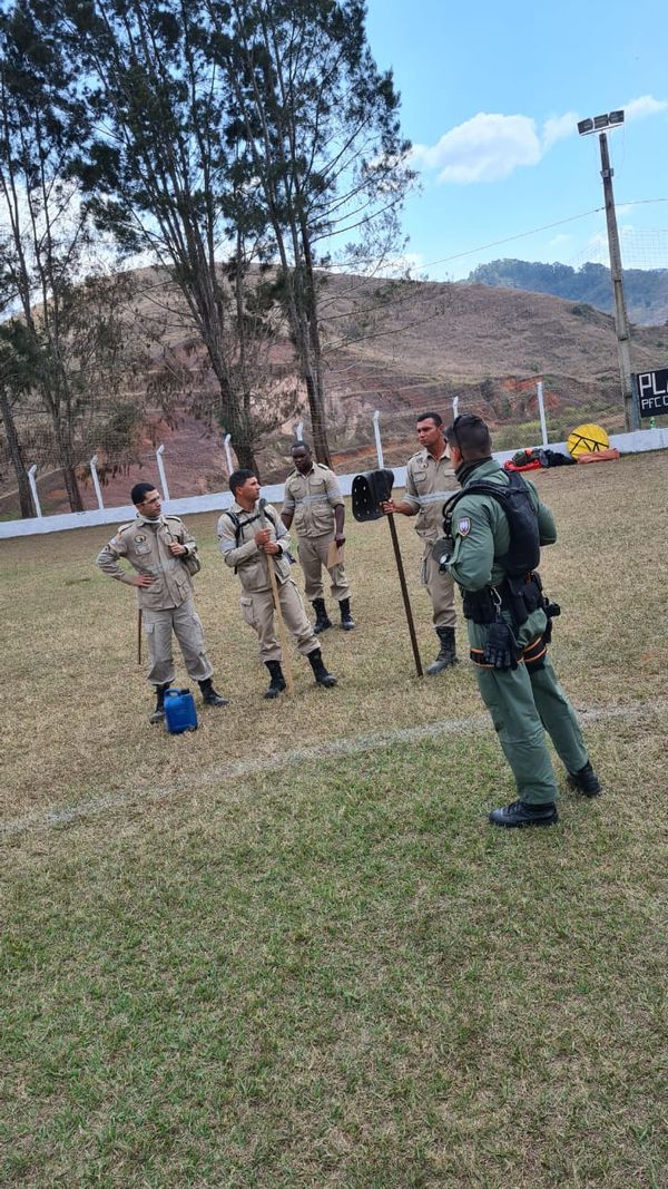 Incêndio destroi vegetação no Parque Nacional do Caparaó  por Divulgação/ Notaer