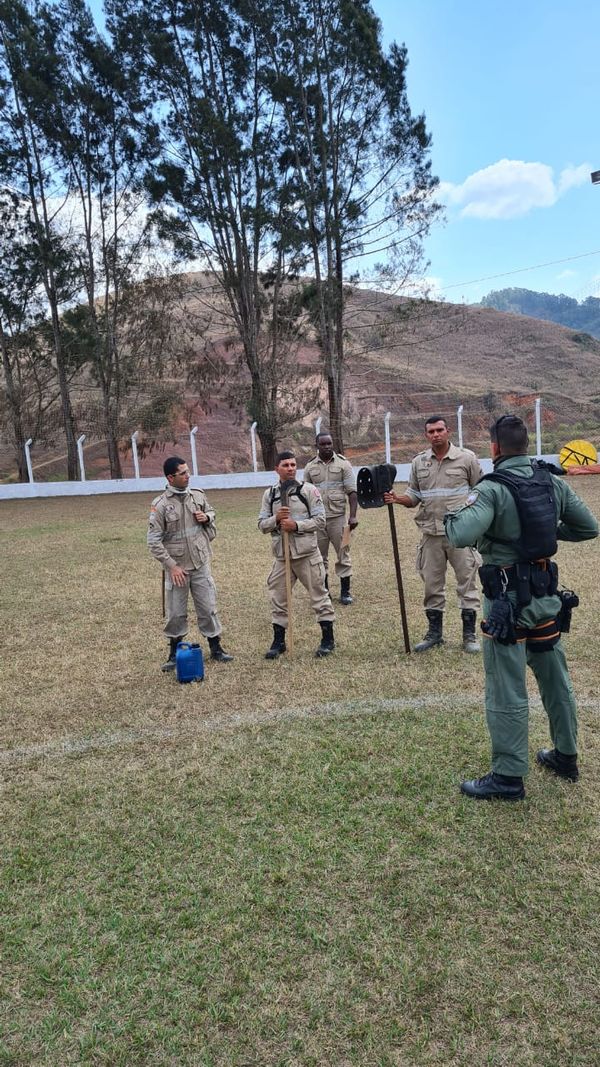 Incêndio destroi vegetação no Parque Nacional do Caparaó  por Divulgação/ Notaer
