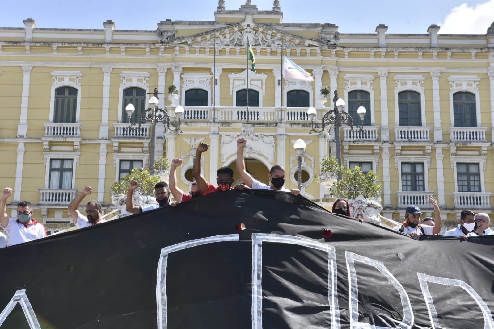 Protesto foi encerrado nas escadarias do Palácio Anchieta, no Centro de Vitória
