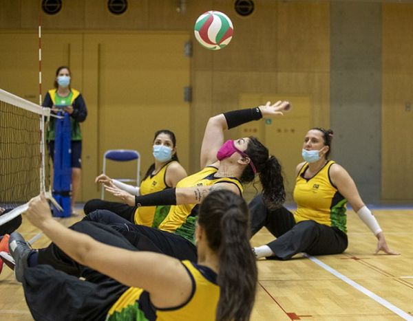 Seleção brasileira de vôlei sentado feminino estreou com vitória nas Paralimpíadas de Tóquio