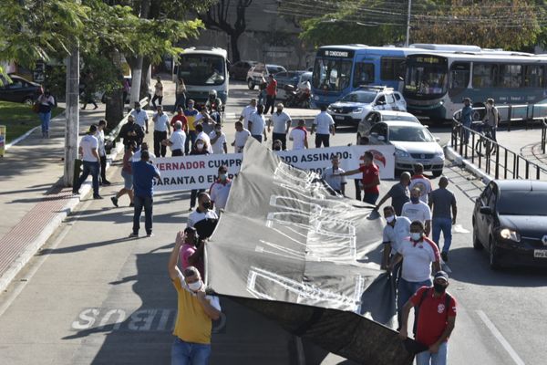 Sindirodoviários faz protesto pedindo pelo retorno dos cobradores afastados desde o início da pandemia por Ricardo Medeiros