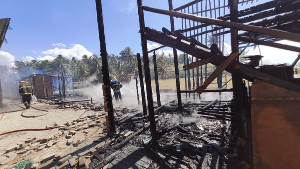 Incêndio atinge casa de shows em Guarapari por Corpo de Bombeiros/ Divulgação