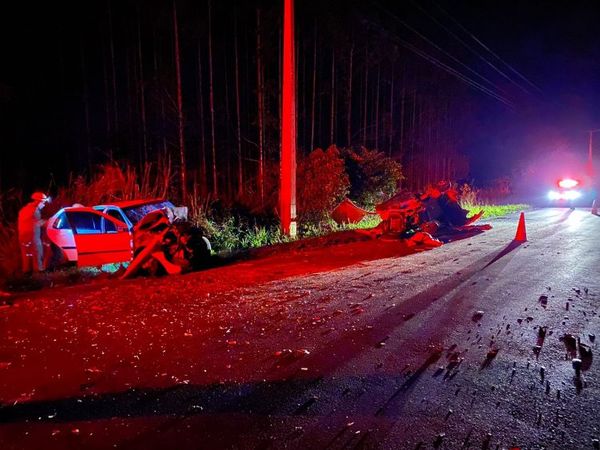 Acidente grave entre dois carros causa mortes em Pinheiros por Leitor | A Gazeta