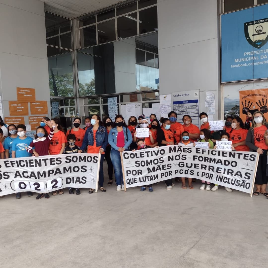 2.178 estudantes da rede pública da Serra têm necessidades especiais. Mães protestam para que a Prefeitura contrate profissionais para garantir seu aprendizado