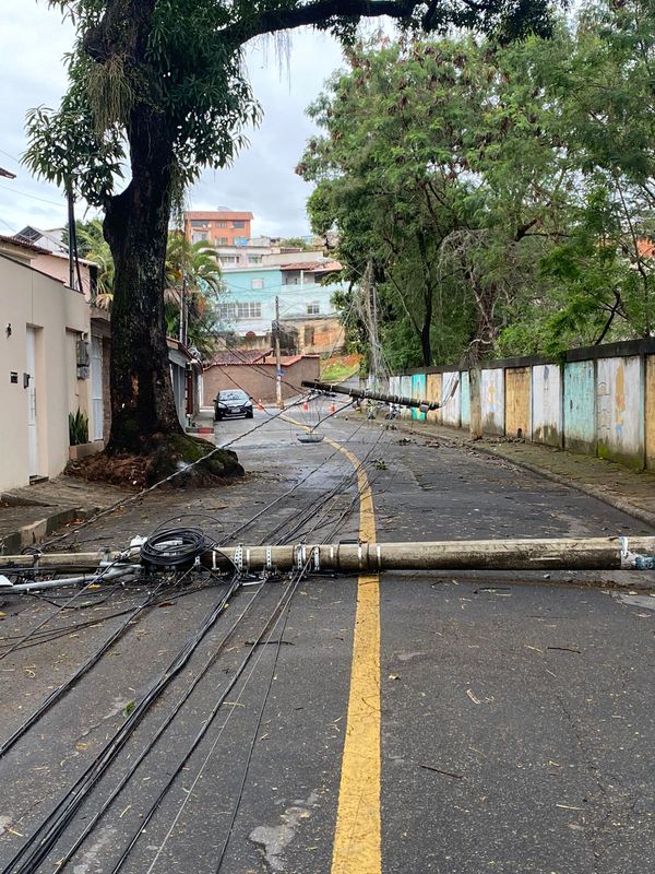 Postes caídos no bairro Santa Tereza, Vitória