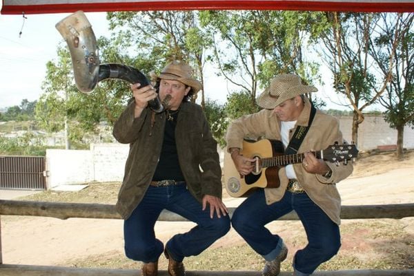 A dupla sertaneja Edson Mineiro e Goiano é uma das atrações da festa de Vitória