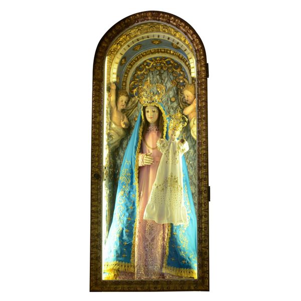 Escultura de vestir de Nossa Senhora da Penha, que fica no altar-mor. Tradicionalmente teria sido encomendada da Europa por frei Pedro Palácios.