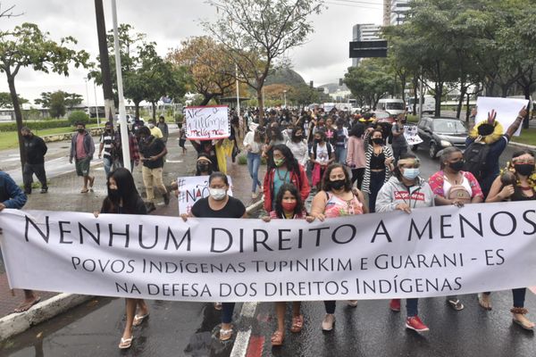 Grupo de indígenas protesta contra o Marco Temporal em frente à Assembleia Legislativa do ES por Ricardo Medeiros