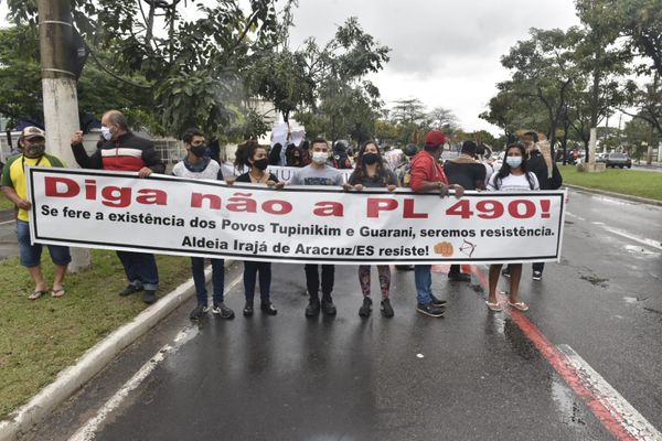 Grupo de indígenas protesta contra o Marco Temporal em frente à Assembleia Legislativa do ES por Ricardo Medeiros