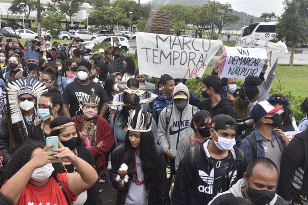 Grupo de indígenas protesta contra o Marco Temporal em frente à Assembleia Legislativa do ES por Ricardo Medeiros