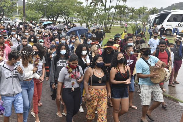 Grupo de indígenas protesta contra o Marco Temporal em frente à Assembleia Legislativa do ES por Ricardo Medeiros