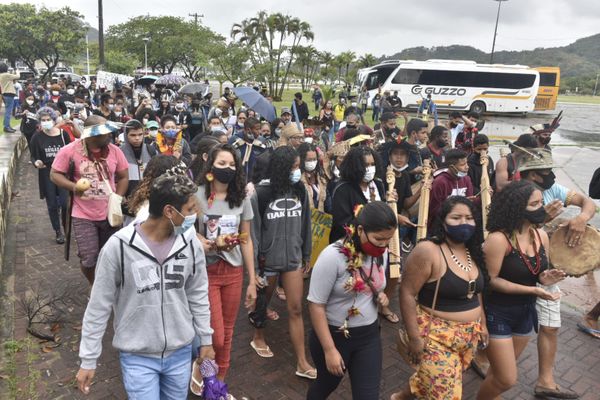 Grupo de indígenas protesta contra o Marco Temporal em frente à Assembleia Legislativa do ES por Ricardo Medeiros