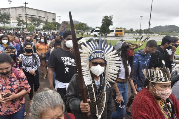 Grupo de indígenas protesta contra o Marco Temporal em frente à Assembleia Legislativa do ES por Ricardo Medeiros
