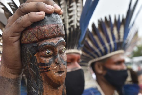 Grupo de indígenas protesta contra o Marco Temporal em frente à Assembleia Legislativa do ES por Ricardo Medeiros