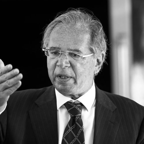 Brasil segue alimentando a fantasia do crescimento que nunca se consolida