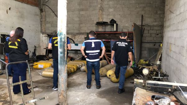 As empresas são suspeitas de serem responsáveis por instalar kit gás, sem autorização do Instituto Nacional de Metrologia, Qualidade e Tecnologia (Inmetro) por Polícia Civil | Divulgação