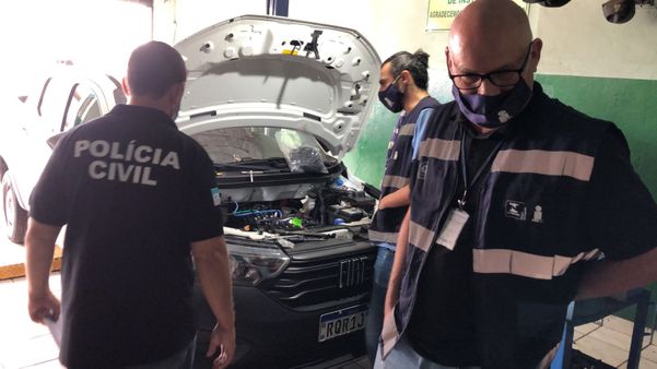 As empresas são suspeitas de serem responsáveis por instalar kit gás, sem autorização do Instituto Nacional de Metrologia, Qualidade e Tecnologia (Inmetro) por Polícia Civil | Divulgação