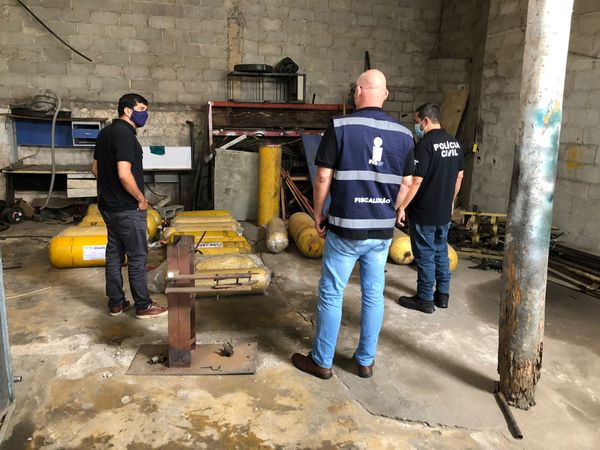 As empresas são suspeitas de serem responsáveis por instalar kit gás, sem autorização do Instituto Nacional de Metrologia, Qualidade e Tecnologia (Inmetro) por Polícia Civil | Divulgação
