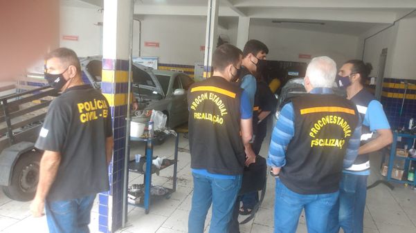 As empresas são suspeitas de serem responsáveis por instalar kit gás, sem autorização do Instituto Nacional de Metrologia, Qualidade e Tecnologia (Inmetro) por Polícia Civil | Divulgação