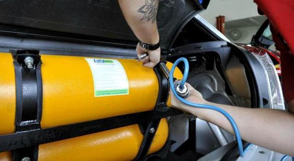 Empresas foram interditadas suspeitas de serem responsáveis por instalar kit gás sem autorização do Inmetro
