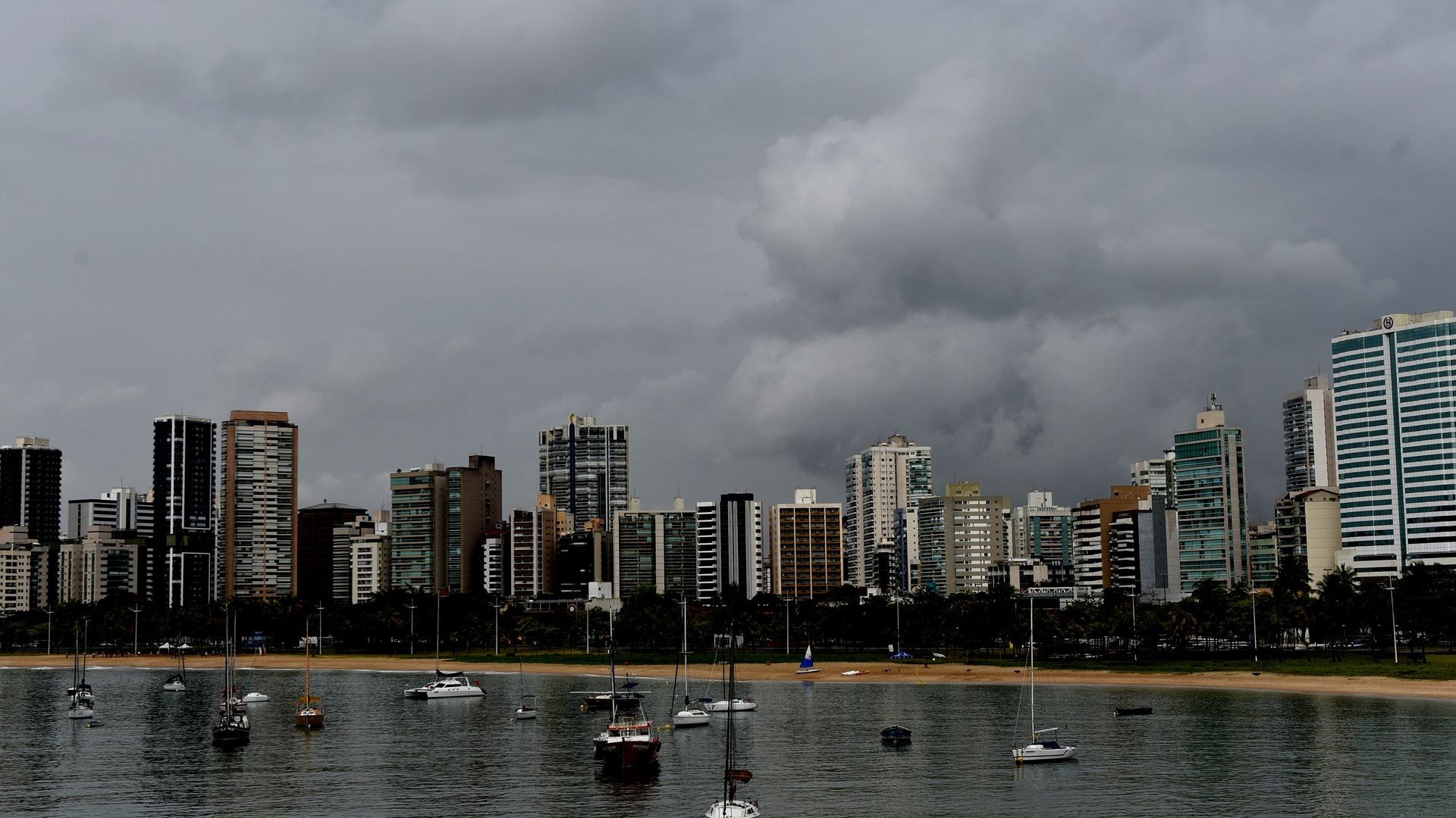 De chuva pra sol: clima muda de um dia para o outro em Vitória