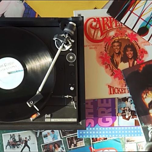 Para os amantes da música, o Mercado do Vinil vai ser realizado na Casa Porto das Artes Plásticas, no dia 04 e 05 de setembro.