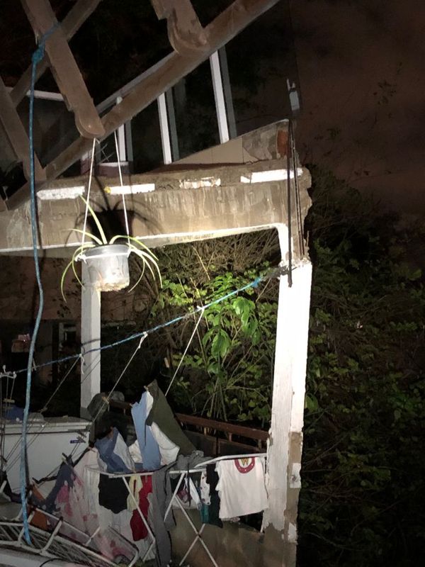 Laje de residência desabou no bairro Romão, em Vitória, na noite desta sexta-feira (3) por Divulgação | Corpo de Bombeiros