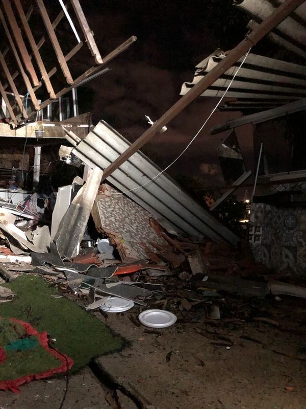 Laje de residência desabou no bairro Romão, em Vitória, na noite desta sexta-feira (3) por Divulgação | Corpo de Bombeiros