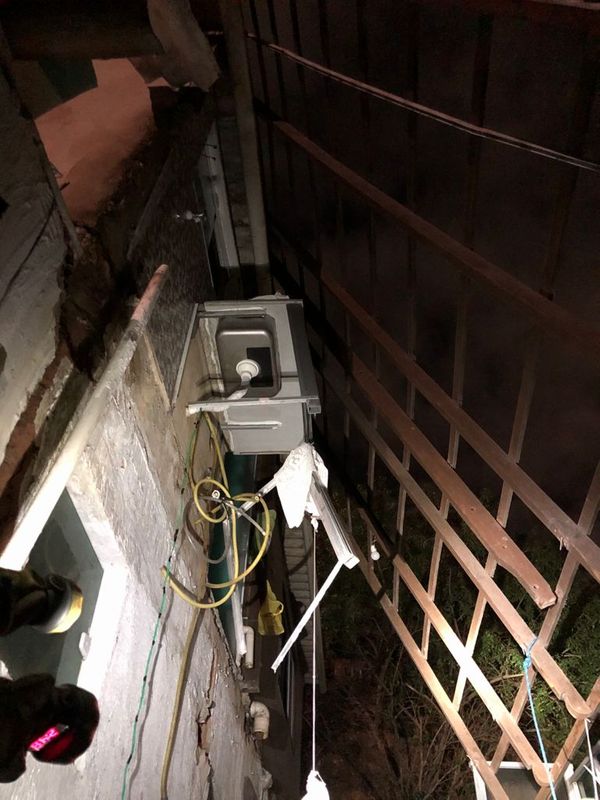 Laje de residência desabou no bairro Romão, em Vitória, na noite desta sexta-feira (3) por Divulgação | Corpo de Bombeiros