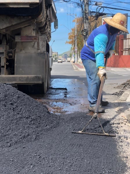 Operação tapa-buraco faz intervenções no asfalto de Vitória por Divulgação Prefeitura de Vitória