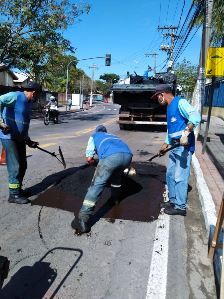 Operação tapa-buraco faz intervenções no asfalto de Vitória por Divulgação Prefeitura de Vitória