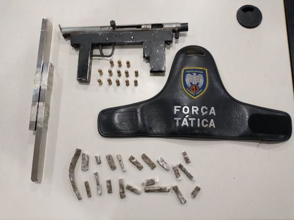 Polícia apreendeu submetralhadora, revólver e munições em Andorinhas