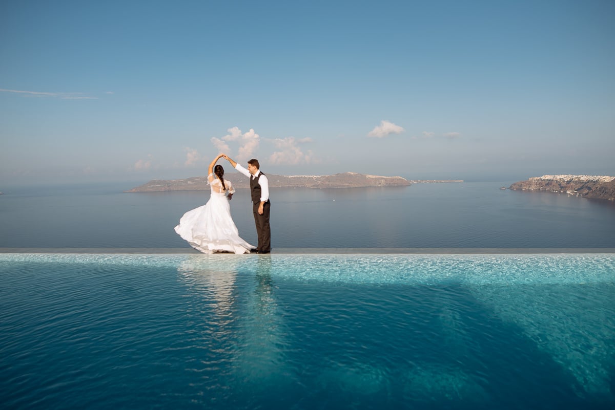 Sarah e João escolheram a Grécia para fazer um ensaio fotográfico após o casamento